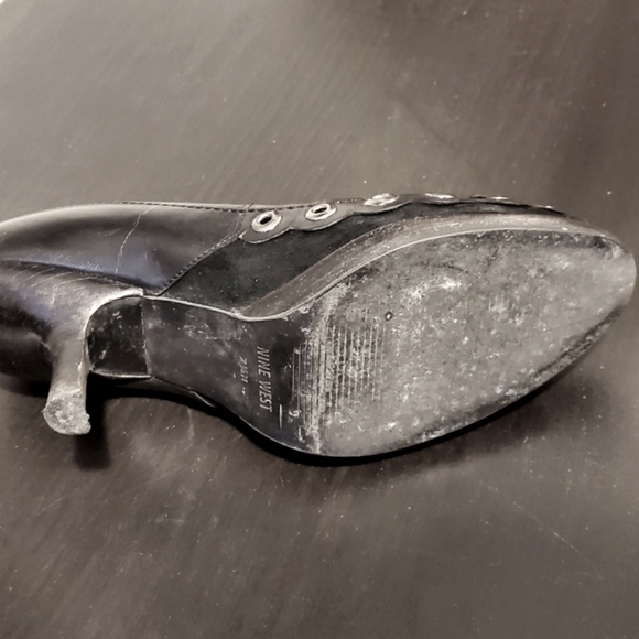 NINE WEST Black Low 1.5" Heel US 7.5 M - Picture 5 of 5